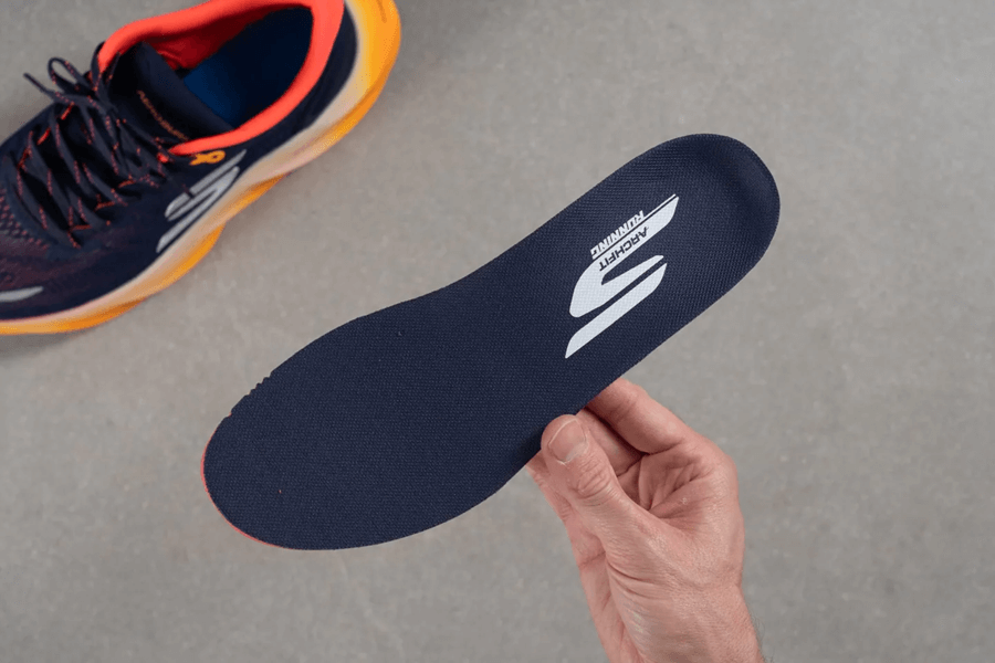 Review Skechers Aero Burst: Giày chạy hằng ngày đệm khủng cho runner yêu thích sự êm ái và bảo vệ khớp