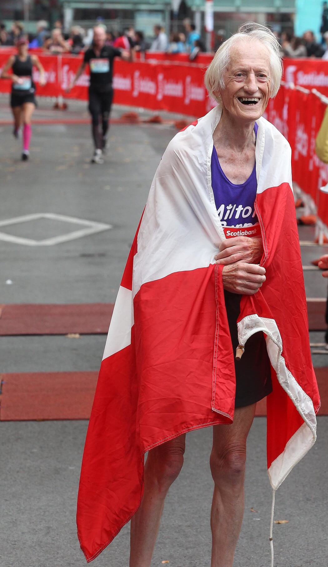 Ed Whitlock -VĐV 85 tuổi chạy nhanh tới mức giới khoa học cũng phải kinh ngạc