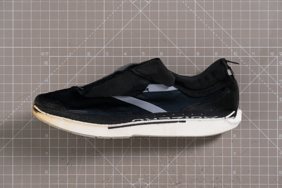 Review giày Adidas Adizero Adios 9: Giày thi đấu siêu nhẹ không plate dành cho Tempo và 5K–10K