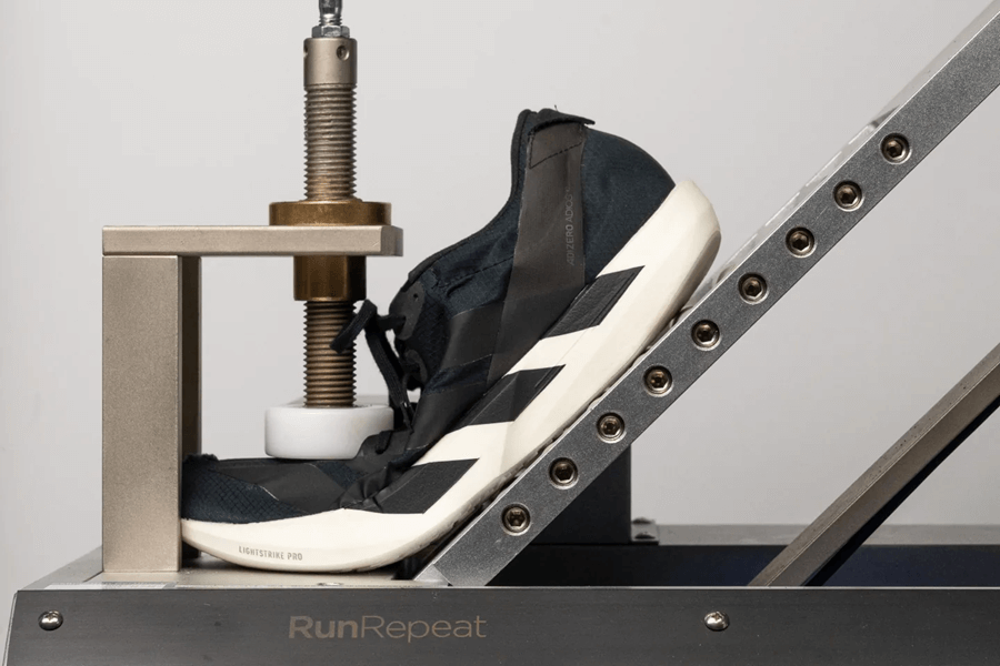 Review giày Adidas Adizero Adios 9: Giày thi đấu siêu nhẹ không plate dành cho Tempo và 5K–10K