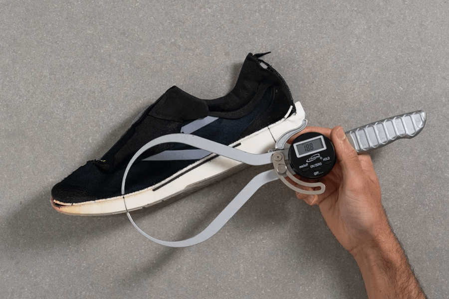 Review giày Adidas Adizero Adios 9: Giày thi đấu siêu nhẹ không plate dành cho Tempo và 5K–10K