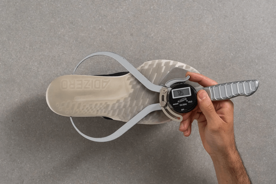 Review giày Adidas Adizero Adios 9: Giày thi đấu siêu nhẹ không plate dành cho Tempo và 5K–10K