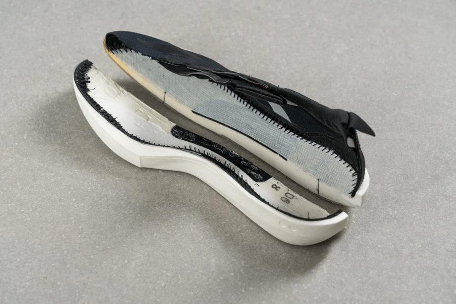 Review giày Adidas Adizero Adios 9: Giày thi đấu siêu nhẹ không plate dành cho Tempo và 5K–10K