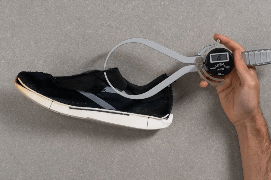 Review giày Adidas Adizero Adios 9: Giày thi đấu siêu nhẹ không plate dành cho Tempo và 5K–10K