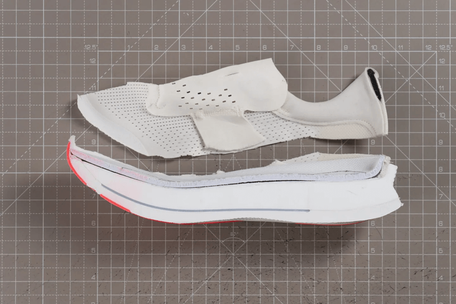 Review ASICS Sonicblast: Giày chạy hằng ngày đệm siêu dày với plate cho độ nảy vượt trội