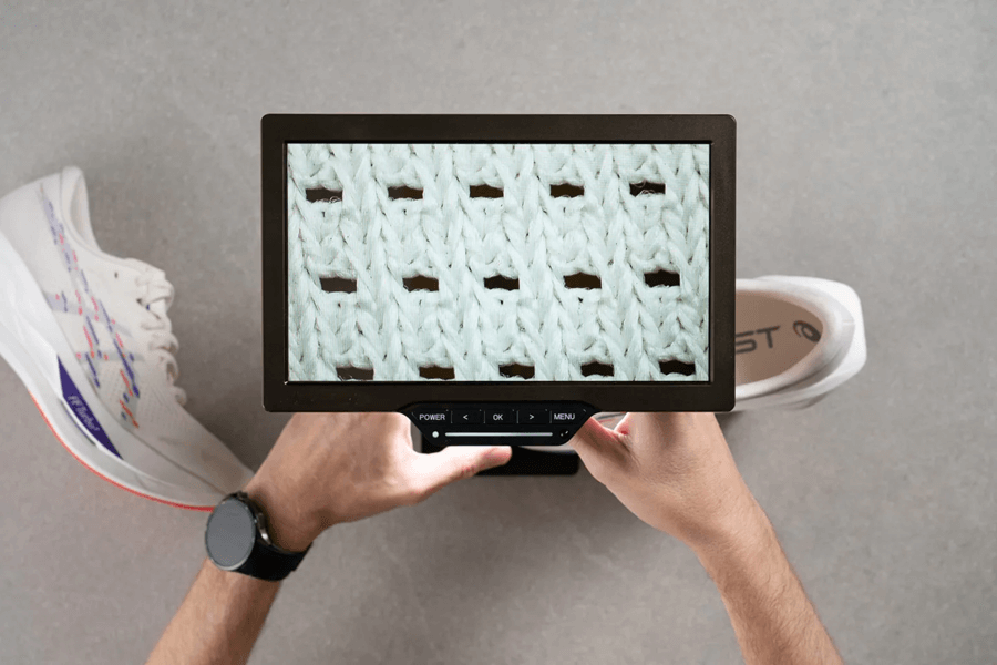 Review ASICS Sonicblast: Giày chạy hằng ngày đệm siêu dày với plate cho độ nảy vượt trội