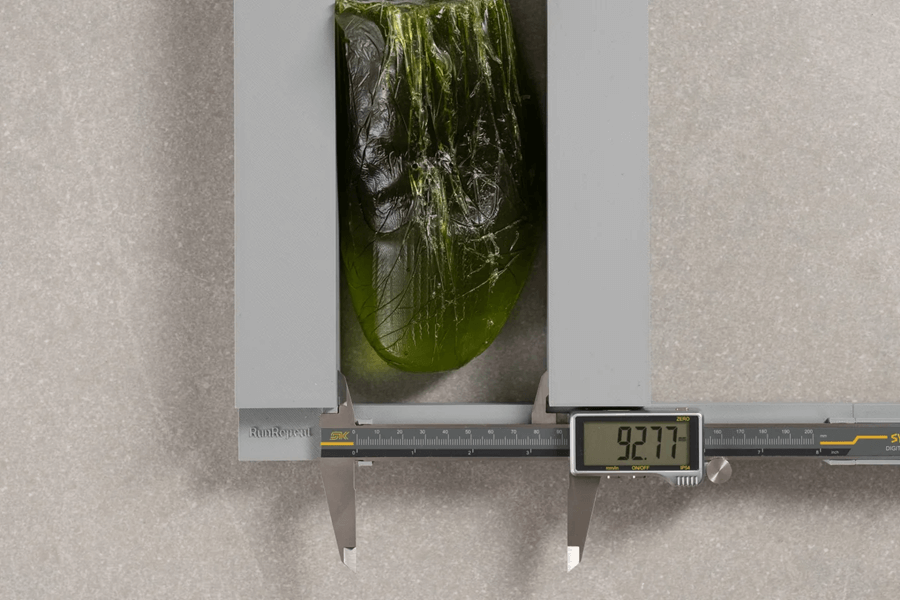 Review ASICS Sonicblast: Giày chạy hằng ngày đệm siêu dày với plate cho độ nảy vượt trội