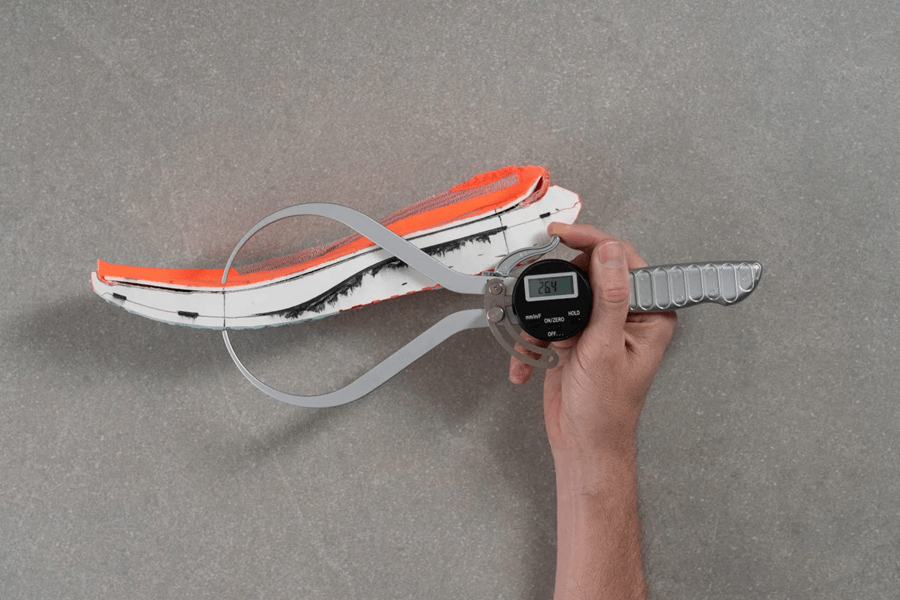 Review Brooks Hyperion Elite 5: Giày thi đấu có khả năng hoàn trả năng lượng cực cao cho runner tiếp đất gót