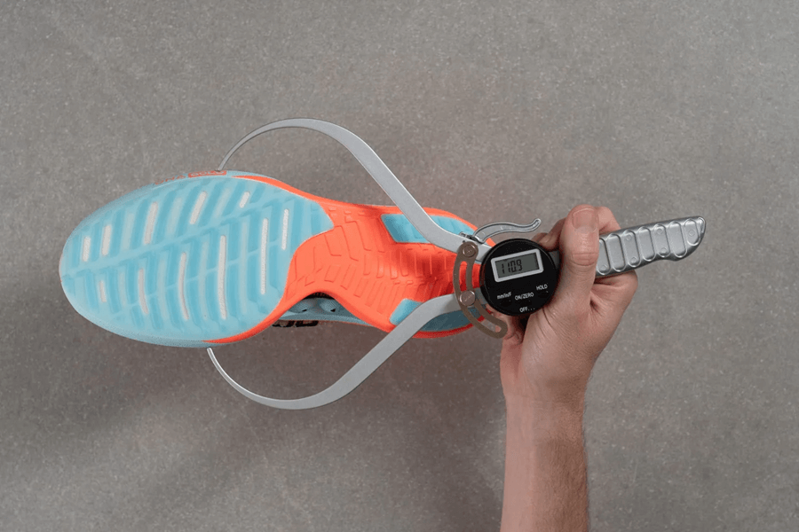 Review Brooks Hyperion Elite 5: Giày thi đấu có khả năng hoàn trả năng lượng cực cao cho runner tiếp đất gót