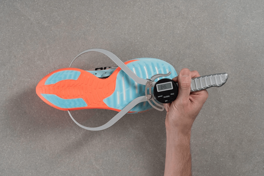 Review Brooks Hyperion Elite 5: Giày thi đấu có khả năng hoàn trả năng lượng cực cao cho runner tiếp đất gót