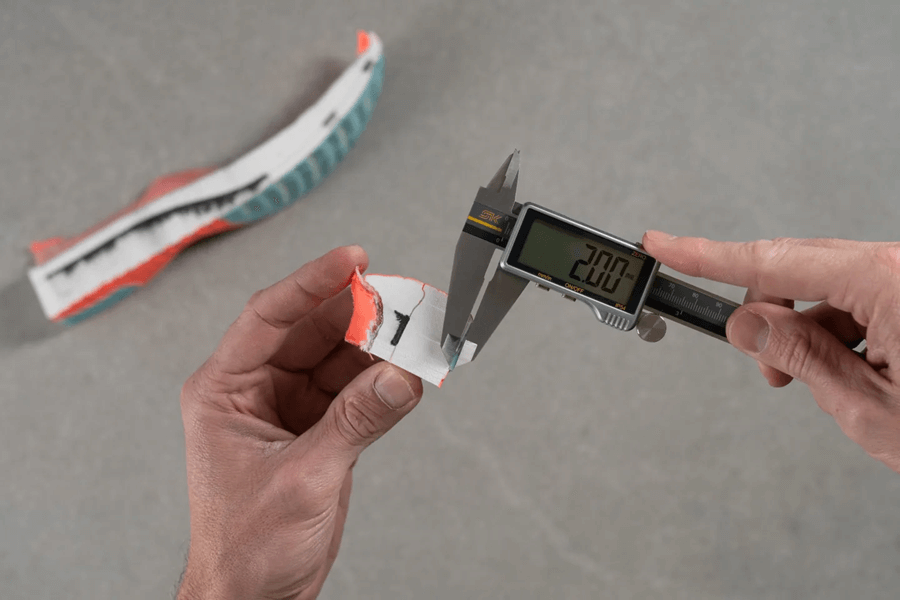 Review Brooks Hyperion Elite 5: Giày thi đấu có khả năng hoàn trả năng lượng cực cao cho runner tiếp đất gót