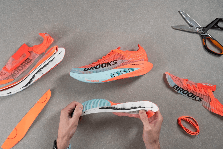 Review Brooks Hyperion Elite 5: Giày thi đấu có khả năng hoàn trả năng lượng cực cao cho runner tiếp đất gót