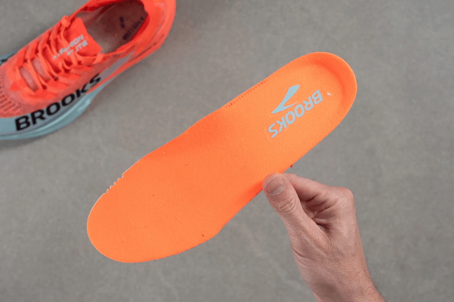 Review Brooks Hyperion Elite 5: Giày thi đấu có khả năng hoàn trả năng lượng cực cao cho runner tiếp đất gót