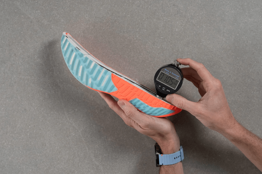 Review Brooks Hyperion Elite 5: Giày thi đấu có khả năng hoàn trả năng lượng cực cao cho runner tiếp đất gót