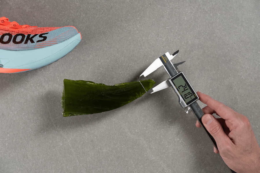 Review Brooks Hyperion Elite 5: Giày thi đấu có khả năng hoàn trả năng lượng cực cao cho runner tiếp đất gót