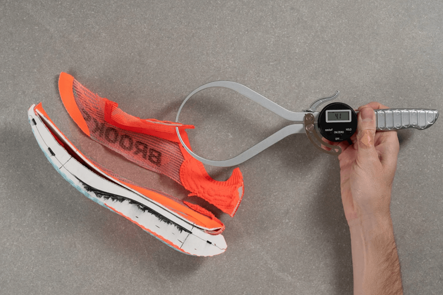 Review Brooks Hyperion Elite 5: Giày thi đấu có khả năng hoàn trả năng lượng cực cao cho runner tiếp đất gót