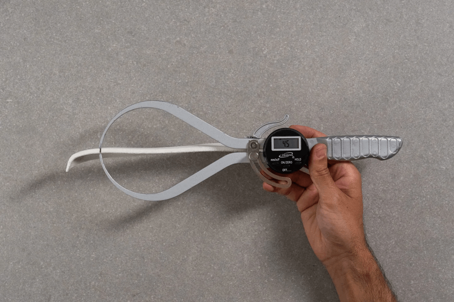 Review HOKA Arahi 8: Giày chạy hằng ngày ổn định mà vẫn giữ nguyên độ êm ái