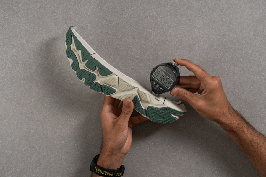 Review HOKA Arahi 8: Giày chạy hằng ngày ổn định mà vẫn giữ nguyên độ êm ái