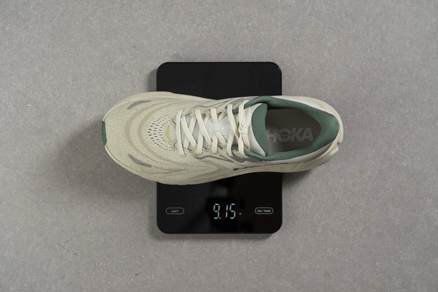 Review HOKA Arahi 8: Giày chạy hằng ngày ổn định mà vẫn giữ nguyên độ êm ái