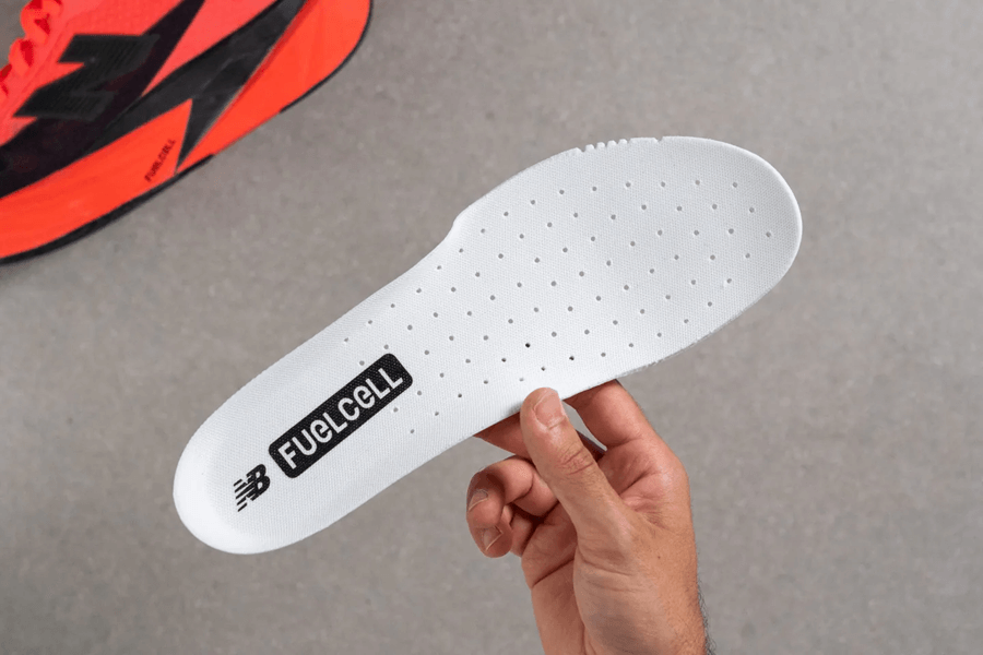 Review New Balance FuelCell Rebel v5: Giày chạy hằng ngày siêu nhẹ, cảm giác chân linh hoạt