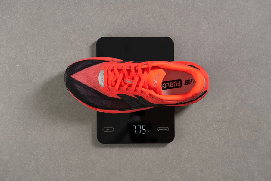 Review New Balance FuelCell Rebel v5: Giày chạy hằng ngày siêu nhẹ, cảm giác chân linh hoạt