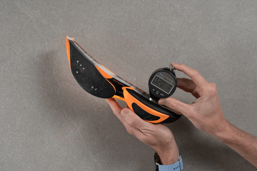 Review PUMA Fast-R Nitro Elite 3: Giày thi đấu siêu nhẹ, thuần tốc độ