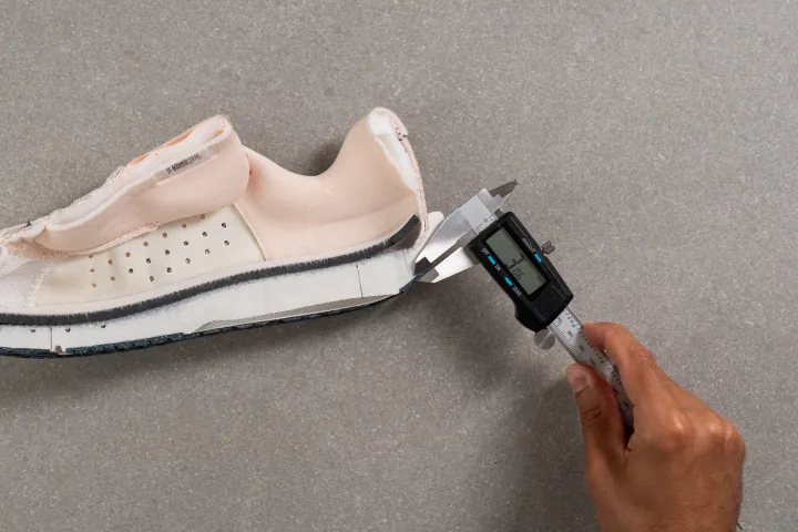 Độ dày đế ngoài