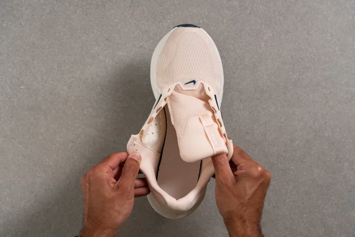 Tongue: gusset type (Loại lưỡi gà)