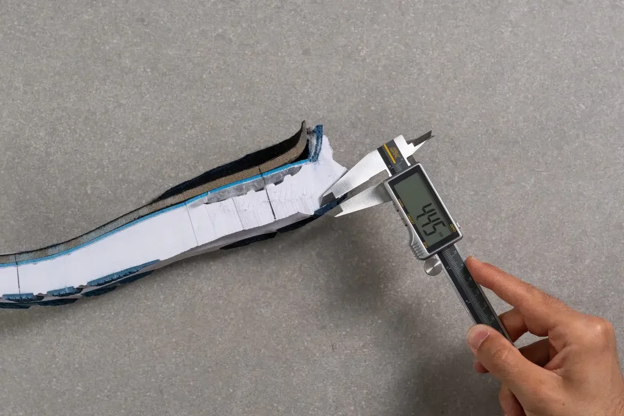 Độ dày đế ngoài ASICS GEL KAYANO 32