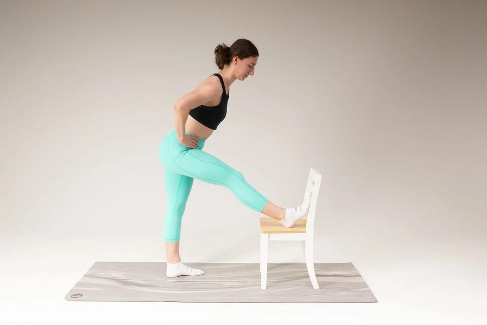 Hamstring Stretch (Giãn cơ đùi sau)