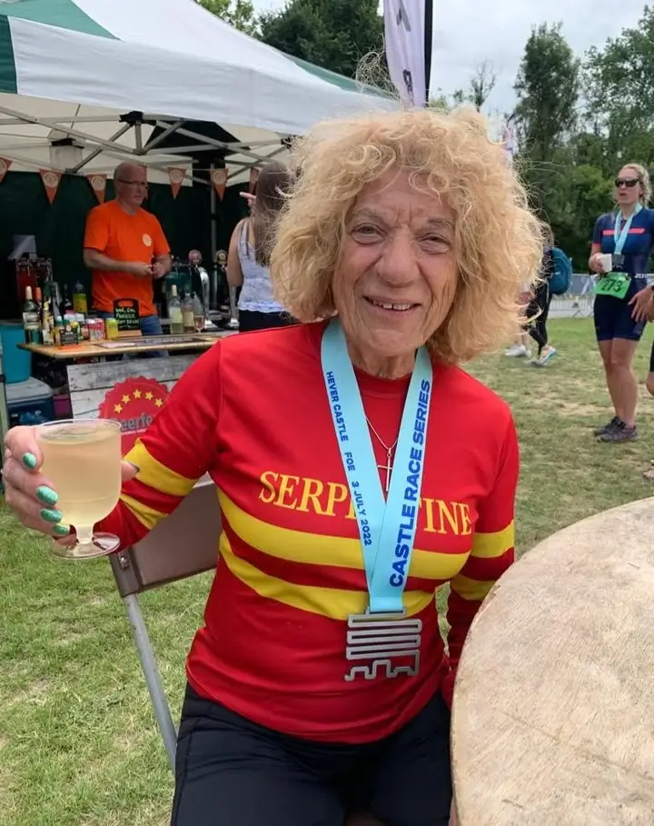 Ironman nữ lớn tuổi nhất nước Anh chia sẻ 5 quy tắc duy trì thể lực 24 Ironman nữ lớn tuổi nhất nước Anh chia sẻ 5 quy tắc duy trì thể lực