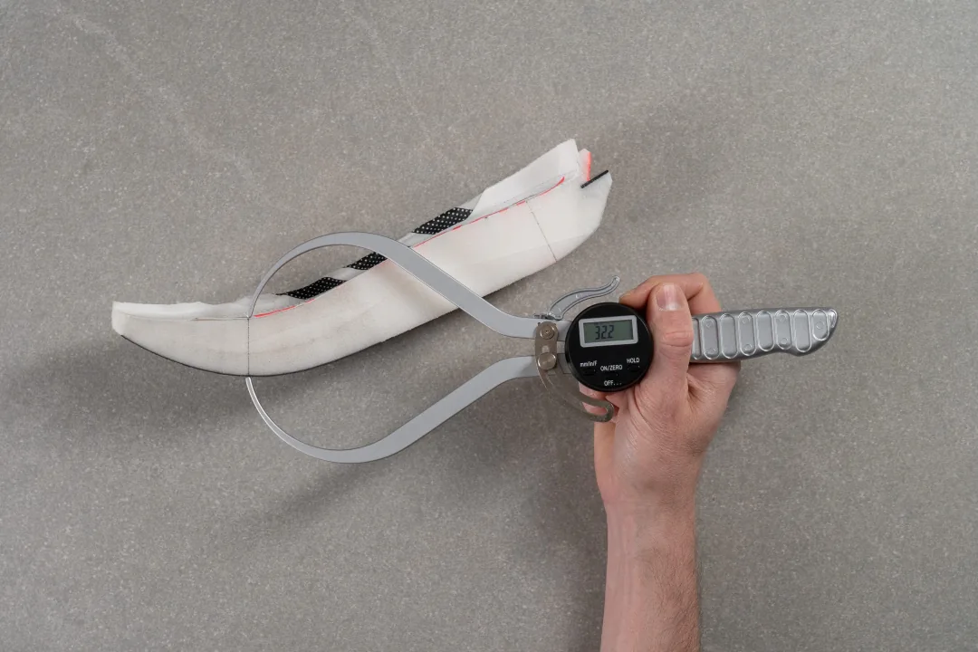 Độ dày mũi giày (Forefoot stack)