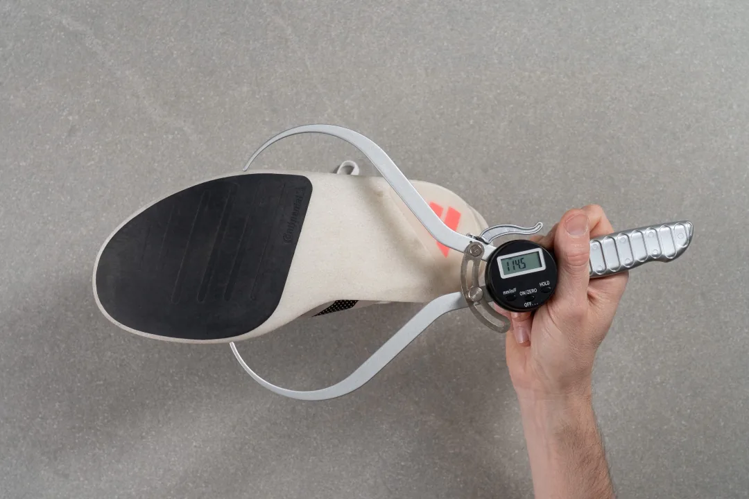 Độ rộng đế giữa (Midsole width)