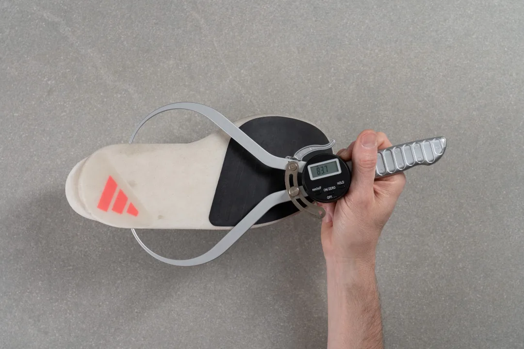 Độ rộng đế giữa (Midsole width)